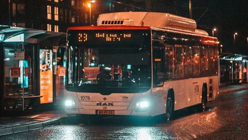 HTM bus 23 in de avond HTM bus in de avond