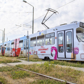 GTL Tram met zomercampagne bestickering GTL Tram met zomercampagne bestickering