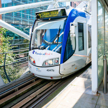 Randstadrail in de netkous close-up Randstadrail 4 in de netkous close-up