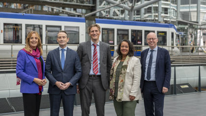 Raad van Commissarissen HTM: van links naar rechts Marlies de Ruyter de Wildt, Peter Dijk, Sjoerd Blum, Debby Woesthuis en Bart van den Huijsen Raad van Commissarissen HTM