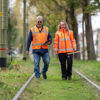 HTM werknemers lopen over tramspoor HTM werknemers lopen over tramspoor